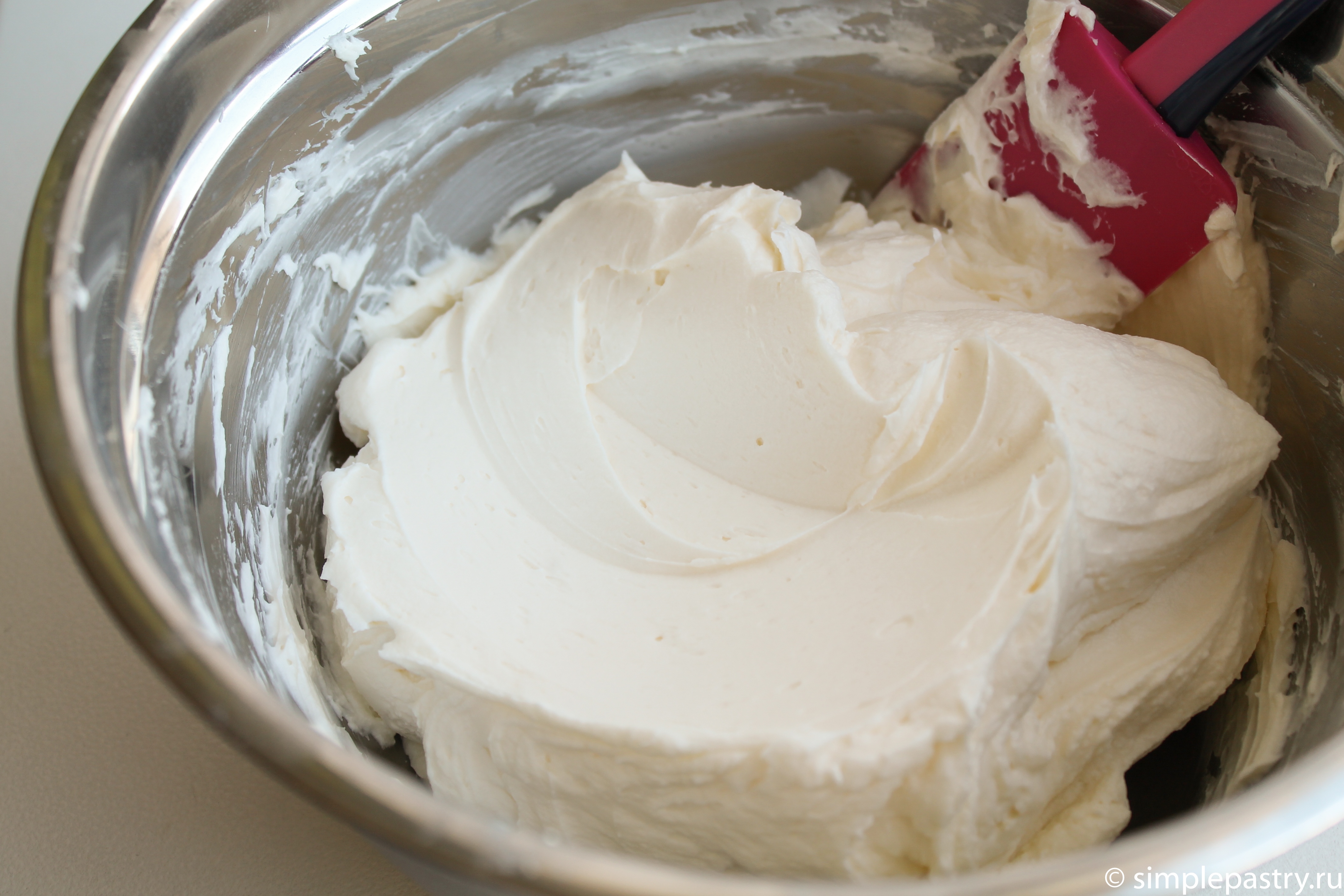 Рецепт крем чиза на масле для торта. Крем чиз маскарпоне. Сливочный сыр крем чиз. Сливочный крем чиз для торта. Сливки для крема чиз.